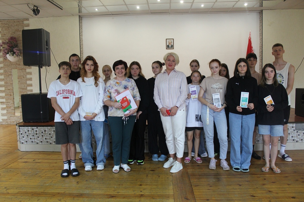 Председатель нотариальной палаты Минской области побывала в детском лагере «Спутник»