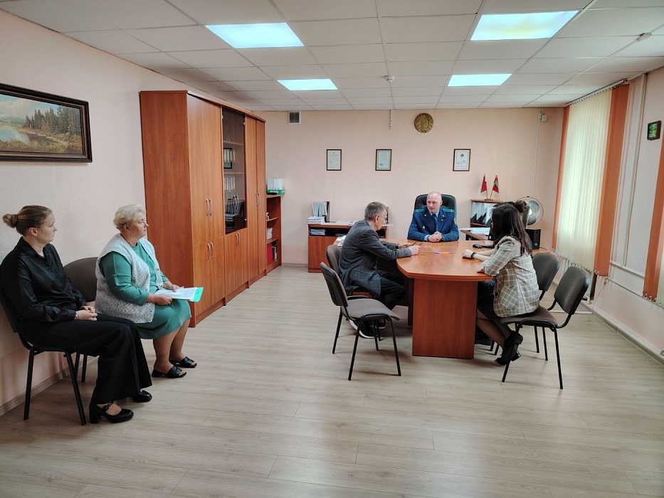 Встреча нотариусов и работников нотариальной конторы с заместителем прокурора Светлогорского района
