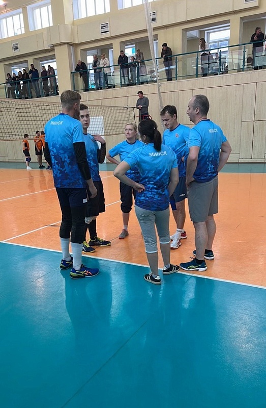 Столичные нотариусы показали свои спортивные навыки на I-ом турнире по волейболу