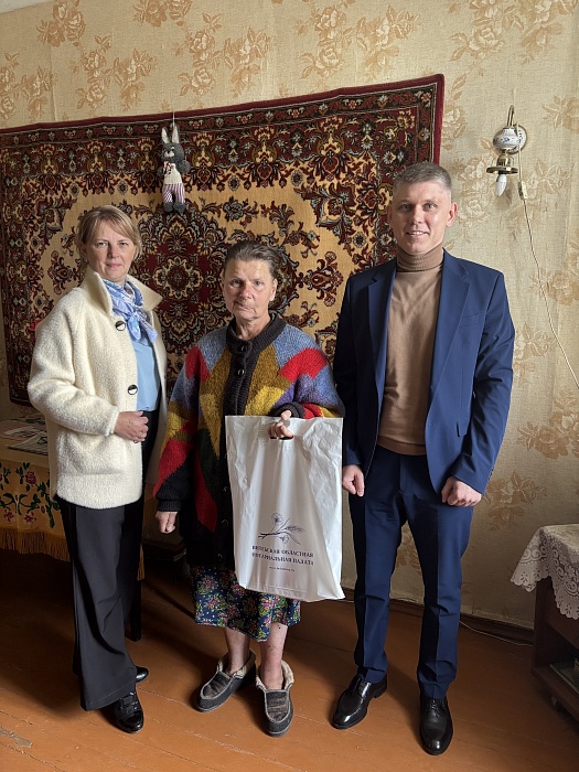 Праздничный визит к подопечным территориального центра