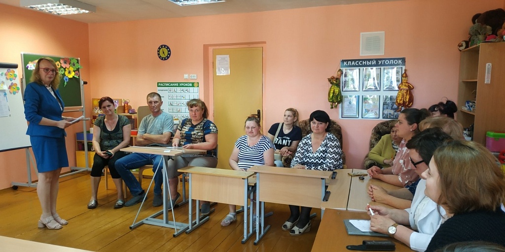Встреча с коллективом Воложинского районного ЦКРОиР и родителями детей-инвалидов