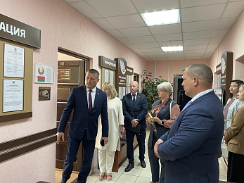 Министр юстиции посетил нотариальные конторы Брестской области