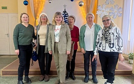 Консультирование граждан в отделении дневного пребывания для граждан пожилого возраста ко Дню инвалидов