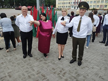 День Независимости — это праздник всех, кому дороги и понятны наши общие ценности: гордость за страну, желание трудиться для ее процветания, любовь к своей земле, семье, родным