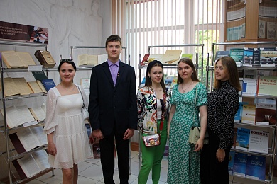 Активисты БРСМ посетили тематическую выставку по истории нотариата в библиотеке НАН Беларуси 