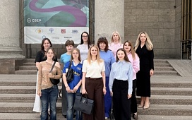 Представители нотариата Минской области посетили выставку «Два века моды в Художественном»